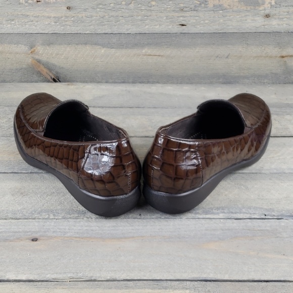 Trotters Women's Brown Leather Slip Ons sz 6.5m - Picture 4 of 8